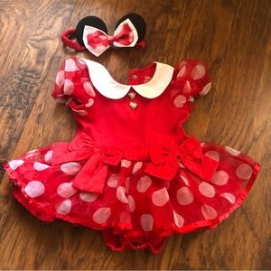 Minnie Mouse costume: 12-18 months
